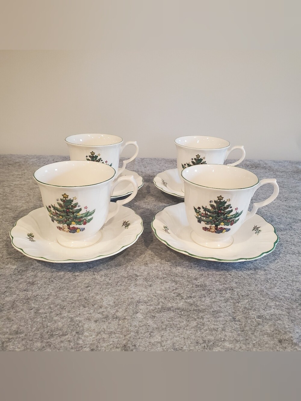 Nikko Happy Holidays Christmas Tree, Cups&Saucers,Coffee,Hot Cocoa,Tea Set Of 4